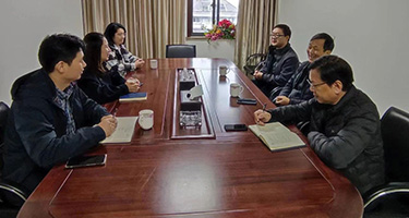 威远县女人日批视频越城区科技局领导来长业建设集团走访调研